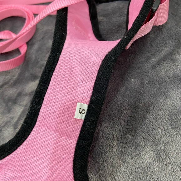 CAT BUNDLE includes:
Cat sign 
Cute sheer cat scarf. 😺
Cat leases
Cat bandanas 5 - Picture 15 of 15